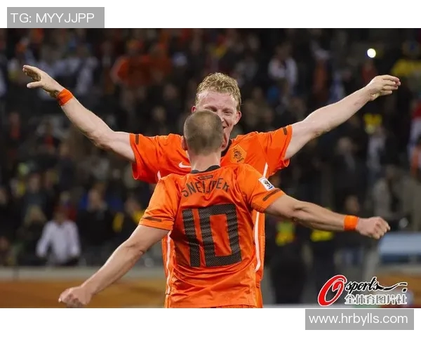 镜头捕捉：VAR赛场小动作引发热议